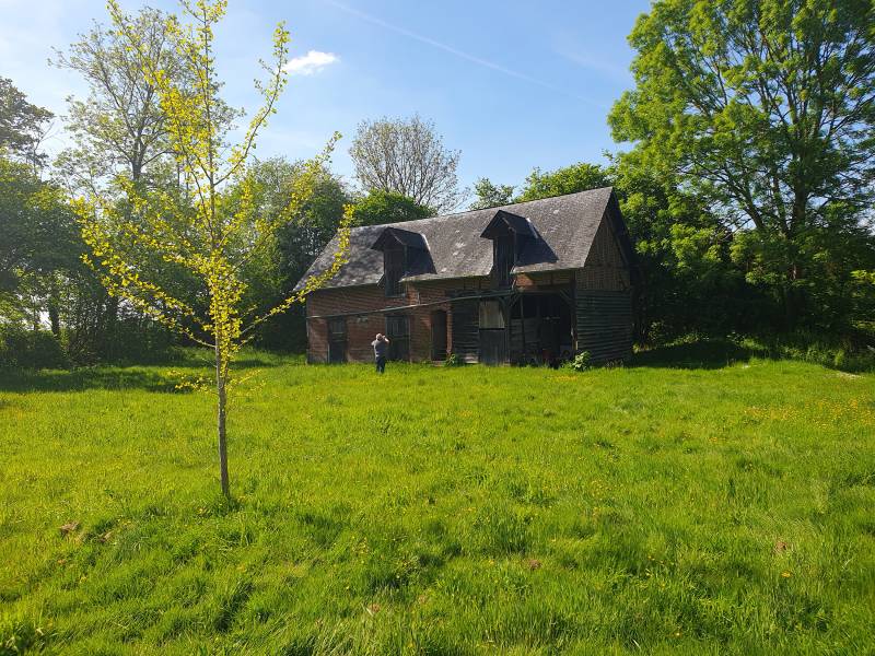 Maison Normande à vendre près de Bernay – Charme, jardin et dépendance