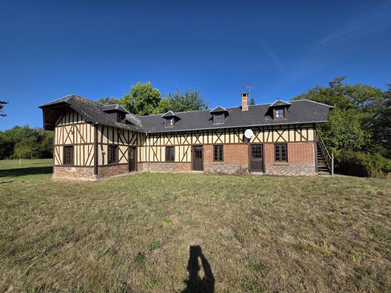 Belle longère sur un joli terrain au sud de Bernay