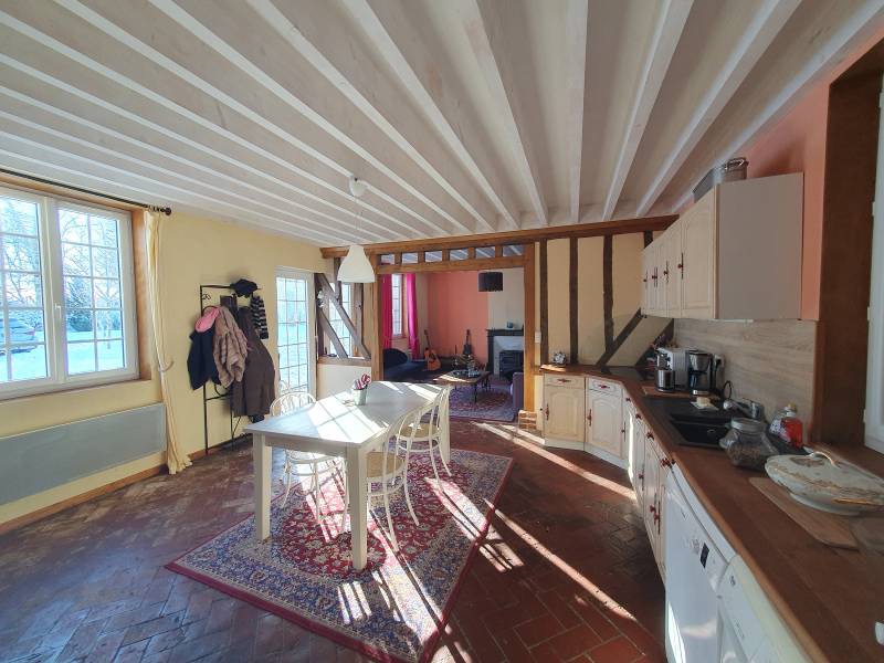 Maison Normande à vendre près de Bernay – Charme, jardin et dépendance