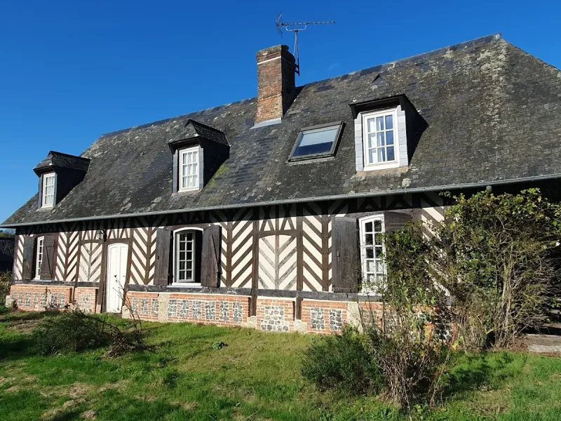 Propriété de caractère de style normande à vendre secteur Cormeilles (27) - beaux matériaux, 3 chambres, dépendances avec beau jardin arboré - à 30 minutes des plages de Deauville et Honfleur
